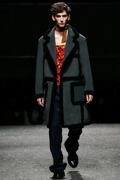 Look 30